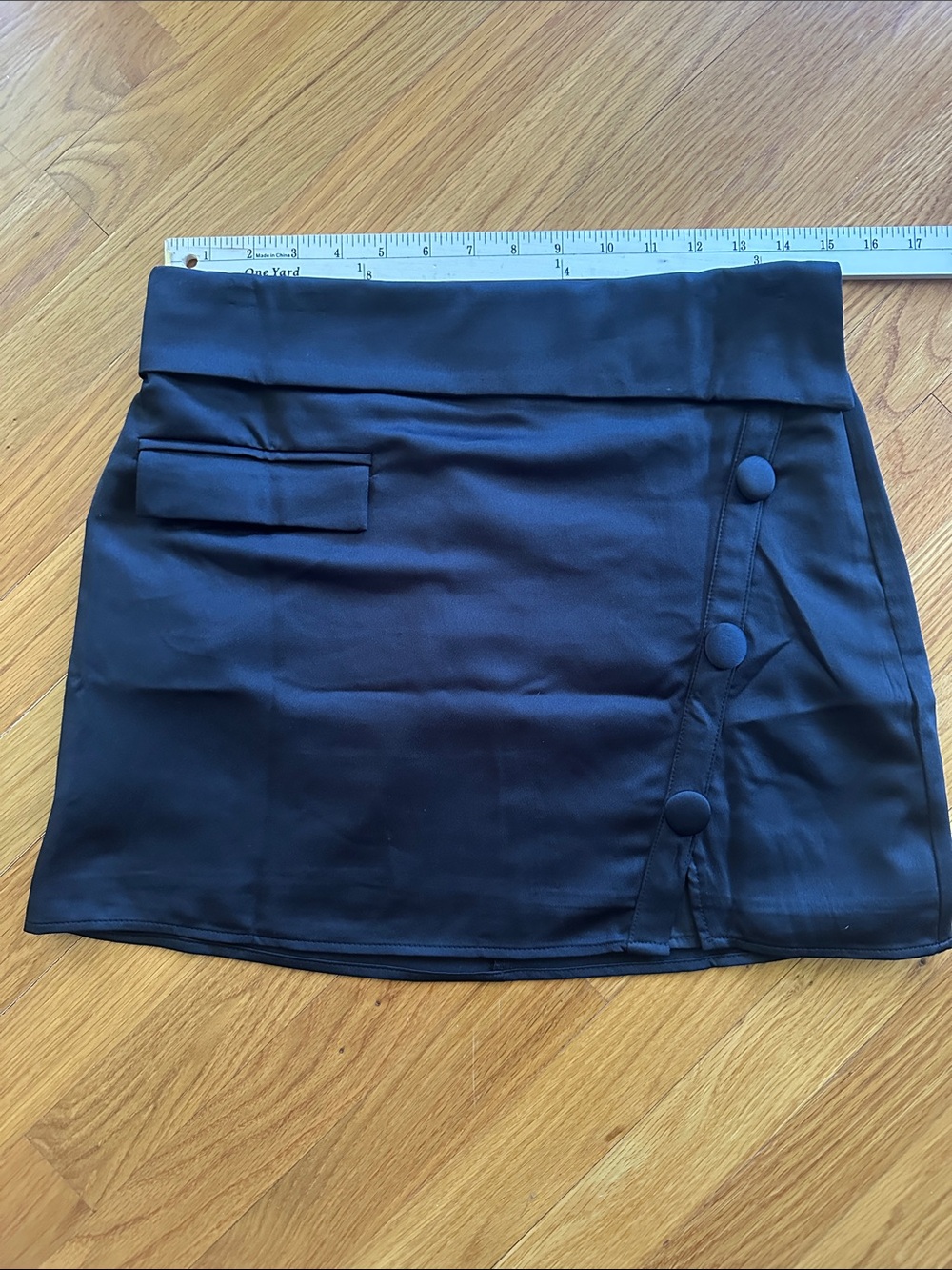 Forever 21-Tuxedo looking mini skirt in black- size Med